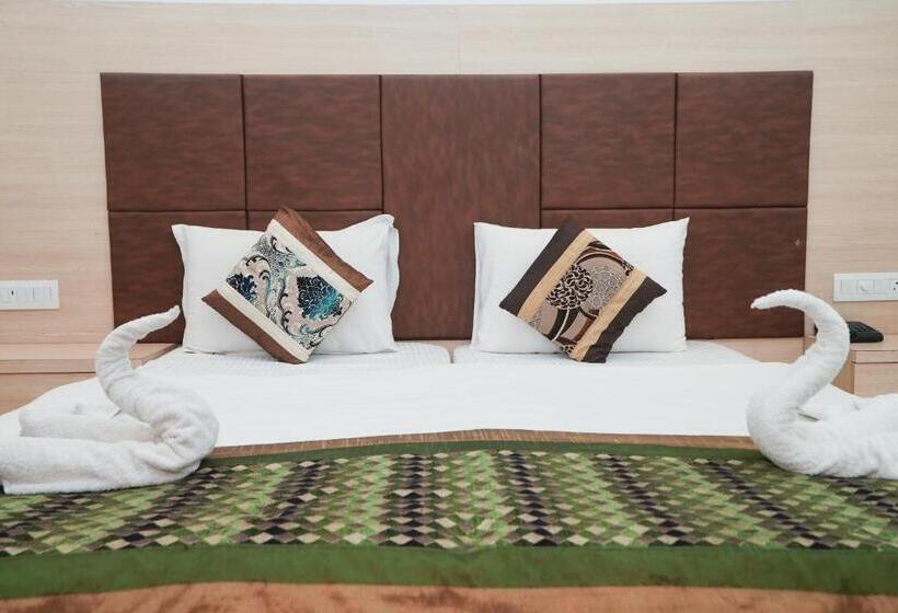 Deluxe Triple Room, Fabhotel Interglobe Oasis