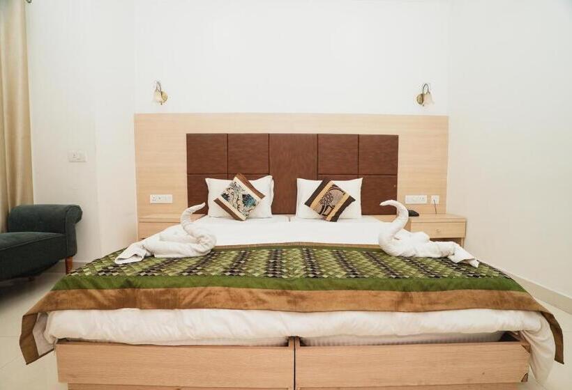 Deluxe Triple Room, Fabhotel Interglobe Oasis