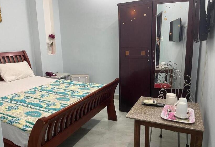 اتاق عادی, Lê Phát