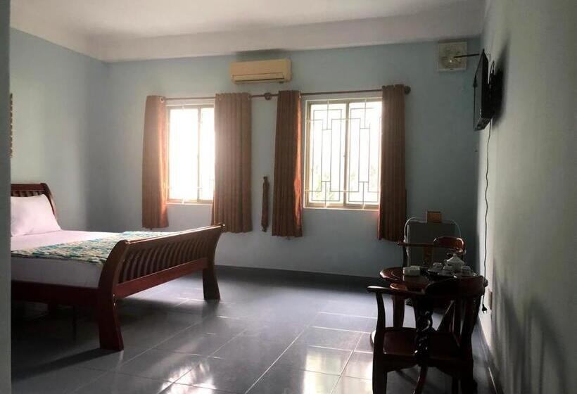 اتاق استاندارد با تخت بزرگ, Lê Phát