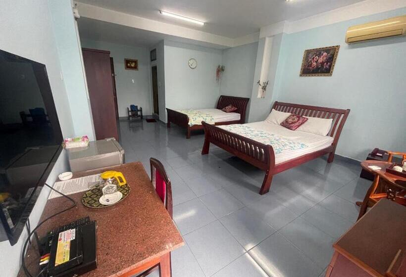 اتاق لوکس, Lê Phát