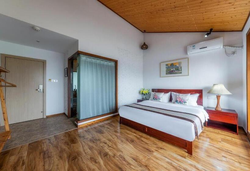 Standard Room Mountain View, Serene Vale Inn Guilin Free One Way Pick Up Service To High Speed Railway Station For 2 Nights
