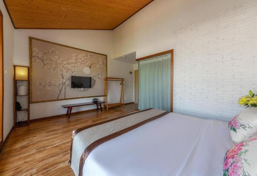 Standard Room Mountain View, Serene Vale Inn Guilin Free One Way Pick Up Service To High Speed Railway Station For 2 Nights