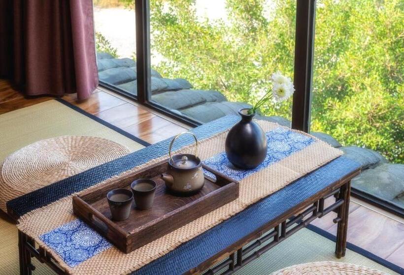 Standard Room Mountain View, Serene Vale Inn Guilin Free One Way Pick Up Service To High Speed Railway Station For 2 Nights