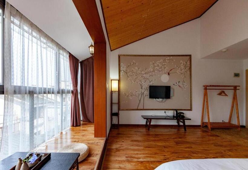 Standard Room Mountain View, Serene Vale Inn Guilin Free One Way Pick Up Service To High Speed Railway Station For 2 Nights
