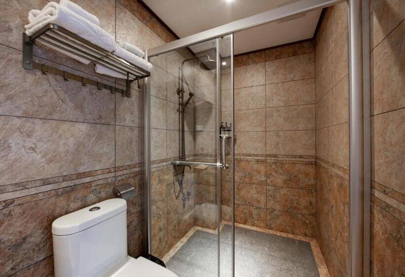 Standard Room Mountain View, Serene Vale Inn Guilin Free One Way Pick Up Service To High Speed Railway Station For 2 Nights