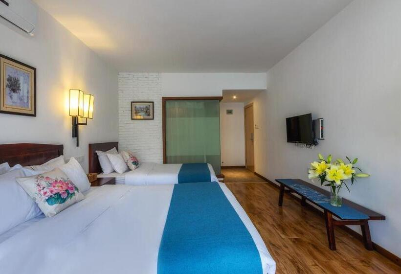 Standard Room with Views, Serene Vale Inn Guilin Free One Way Pick Up Service To High Speed Railway Station For 2 Nights