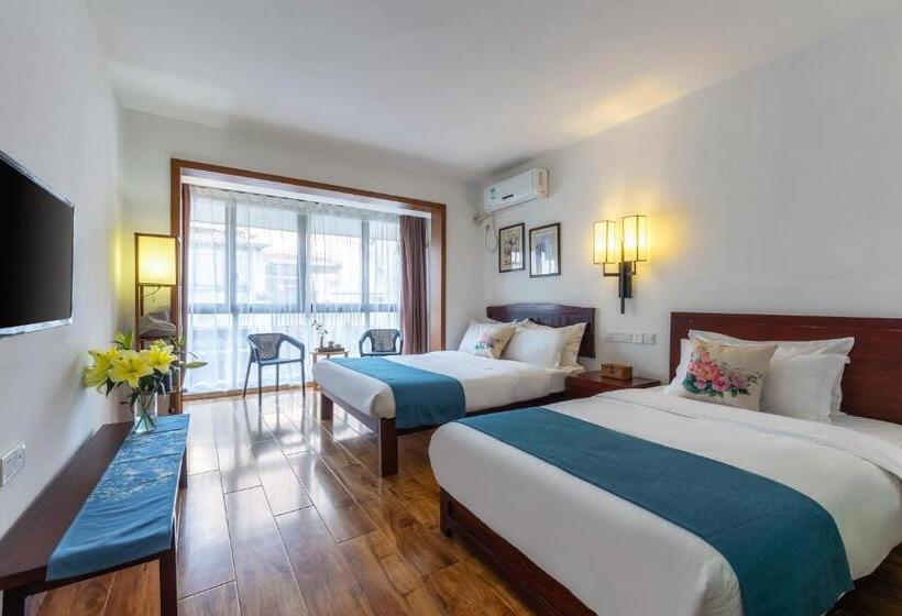 Standard Room with Views, Serene Vale Inn Guilin Free One Way Pick Up Service To High Speed Railway Station For 2 Nights