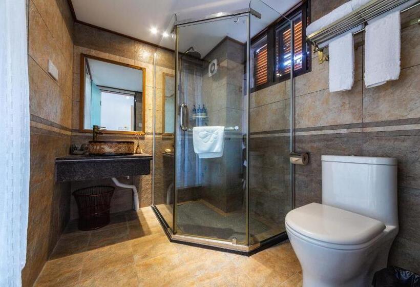 Family Room Mountain View, Serene Vale Inn Guilin Free One Way Pick Up Service To High Speed Railway Station For 2 Nights