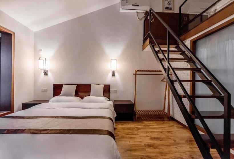 Habitación Familiar Vista Montaña, Serene Vale Inn Guilin Free One Way Pick Up Service To High Speed Railway Station For 2 Nights