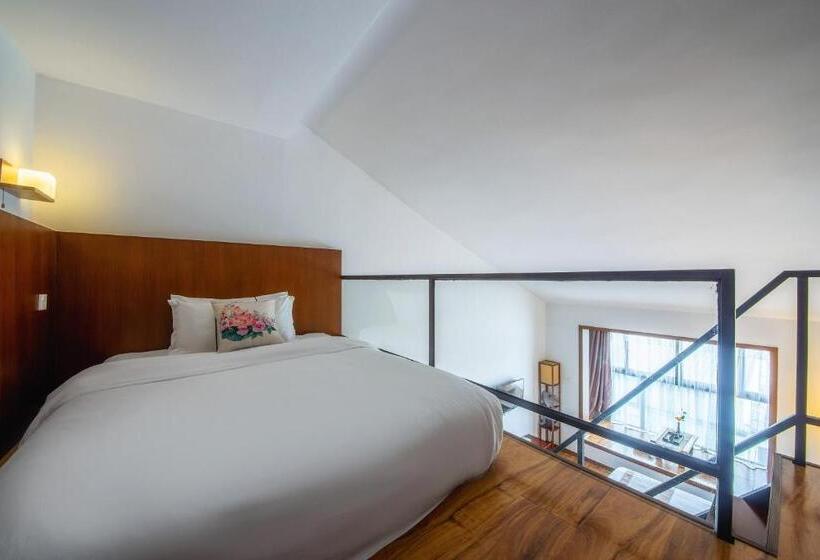 Family Room Mountain View, Serene Vale Inn Guilin Free One Way Pick Up Service To High Speed Railway Station For 2 Nights