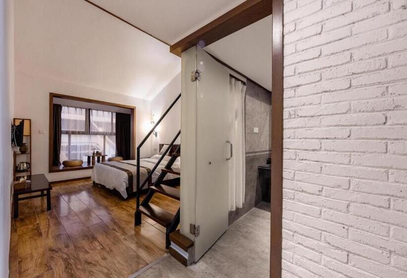 Habitación Familiar Vista Montaña, Serene Vale Inn Guilin Free One Way Pick Up Service To High Speed Railway Station For 2 Nights