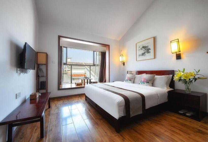 Family Room Mountain View, Serene Vale Inn Guilin Free One Way Pick Up Service To High Speed Railway Station For 2 Nights