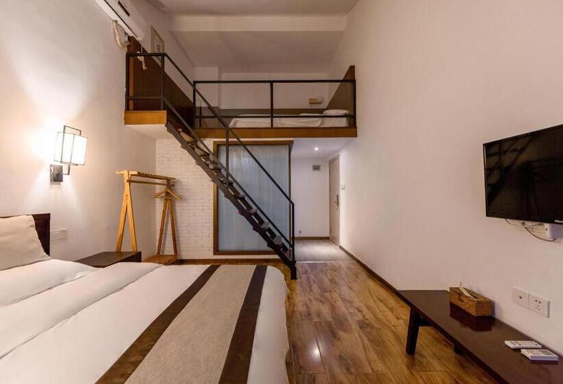 Family Room Mountain View, Serene Vale Inn Guilin Free One Way Pick Up Service To High Speed Railway Station For 2 Nights