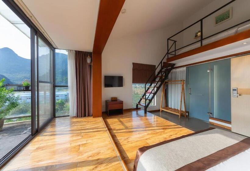 Family Room, Serene Vale Inn Guilin Free One Way Pick Up Service To High Speed Railway Station For 2 Nights