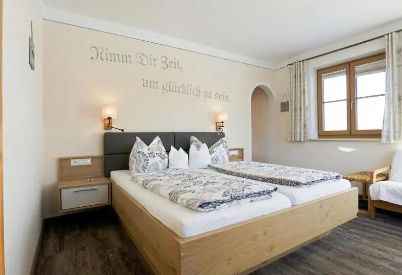 Standard Kolmen Hengen Huone Parveke, Schneider Hof