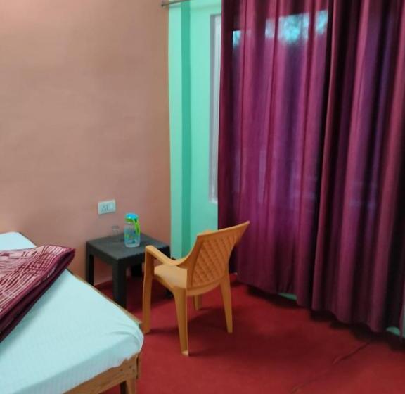 Семейный Номер Deluxe, Shri Narayan Tourist Lodge & Chandica