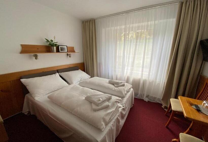 غرفة قياسية مزوَّدة بشُرفة, U Studánky