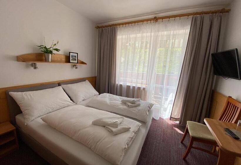 غرفة قياسية مزوَّدة بشُرفة, U Studánky