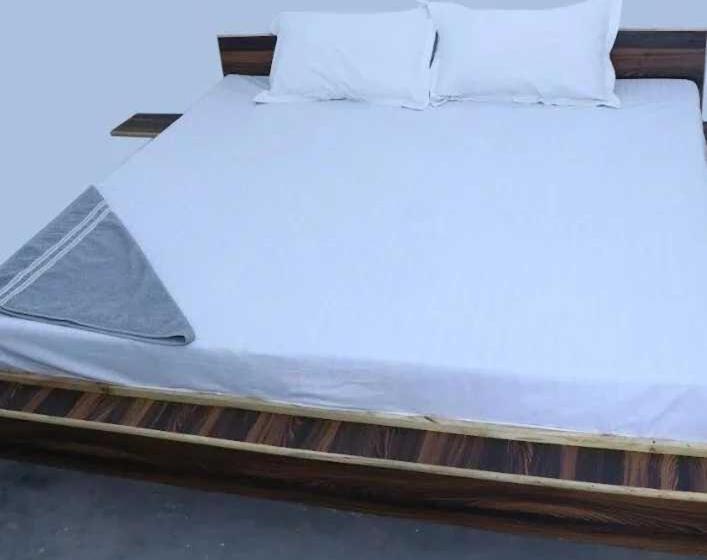 Трехместный Номер Классика, Oyo Hotel Crewford