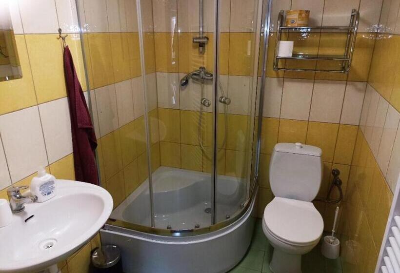 اتاق لوکس, Chata Dáša