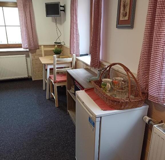 اتاق لوکس, Chata Dáša