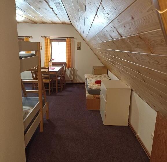 استودیو خانوادگی, Chata Dáša