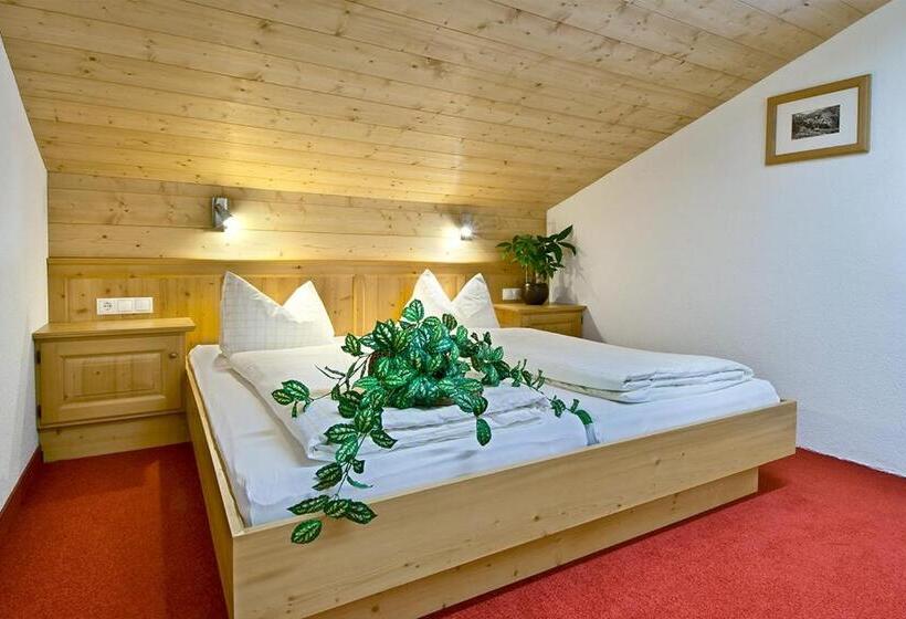 דירת שני חדרים, Haus Moostal