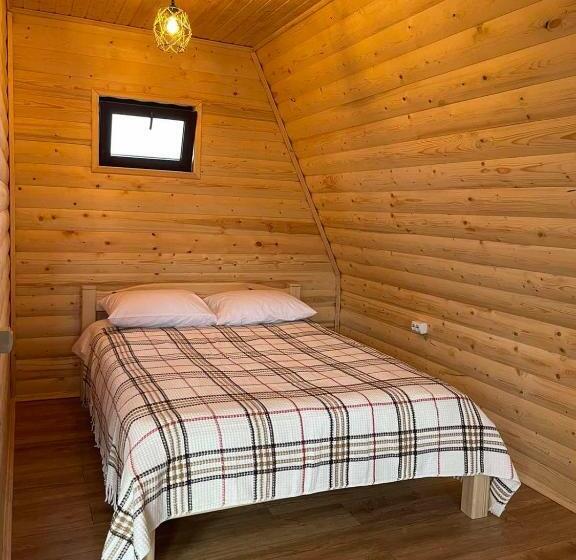 ファミリールーム, Pensiunea La Iepurasi