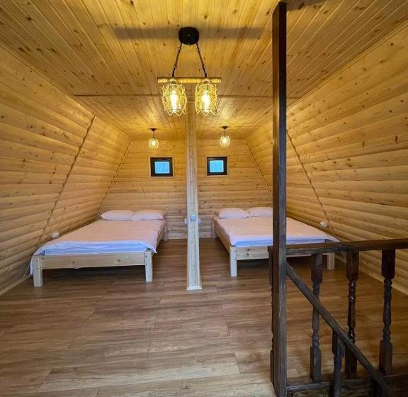 ファミリールーム, Pensiunea La Iepurasi