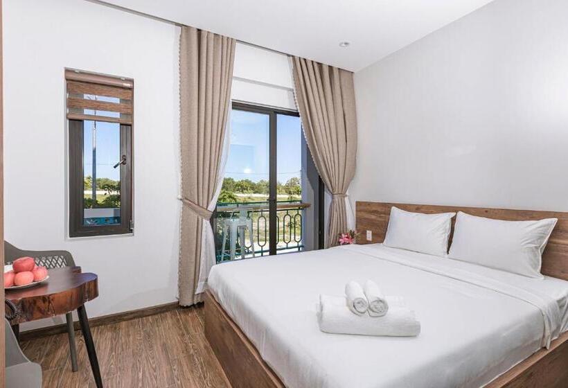 اتاق سوپریور, Trần Long Cù Hin