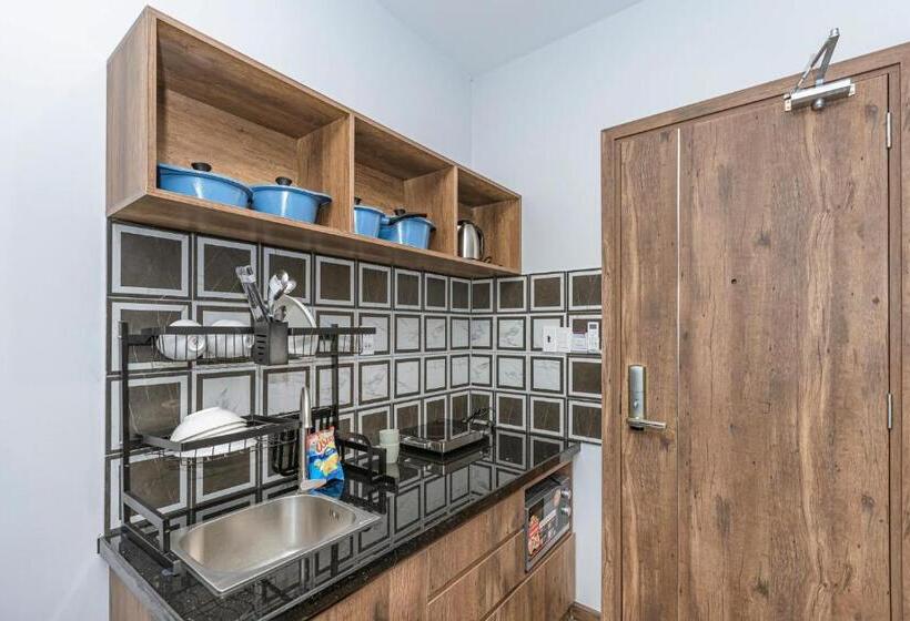 استودیو استاندارد با بالکن, Trần Long Cù Hin