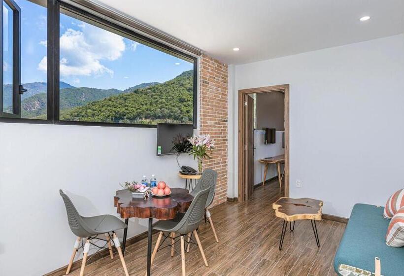 سوییت, Trần Long Cù Hin