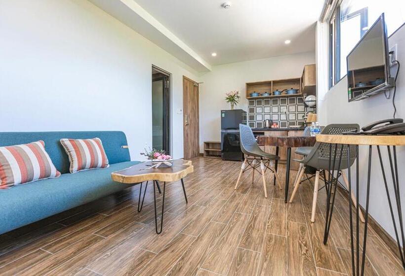 سوییت, Trần Long Cù Hin