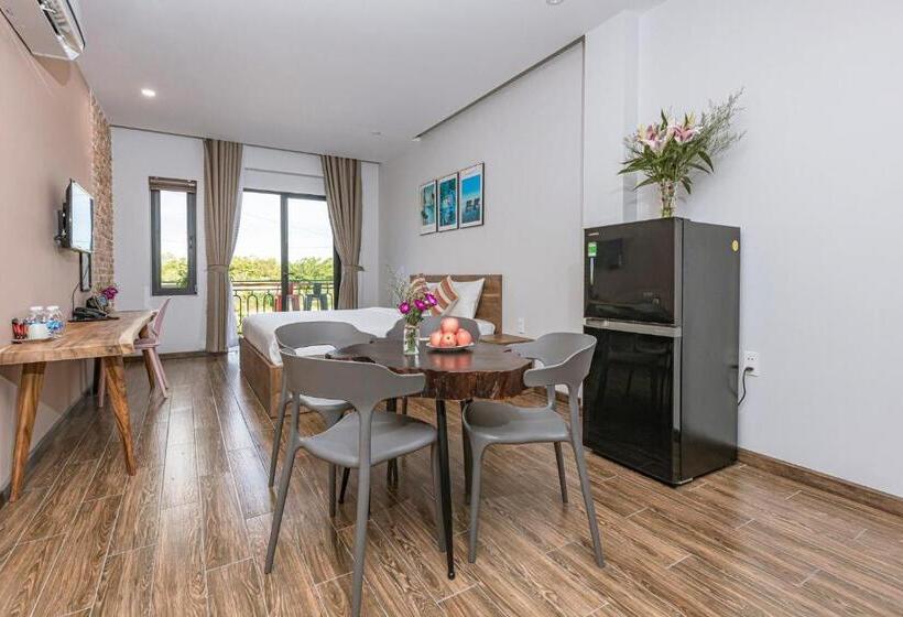 Suite with Terrace, Trần Long Cù Hin