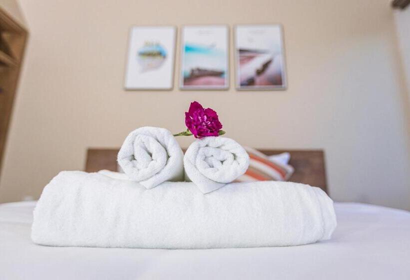 Suite with Terrace, Trần Long Cù Hin