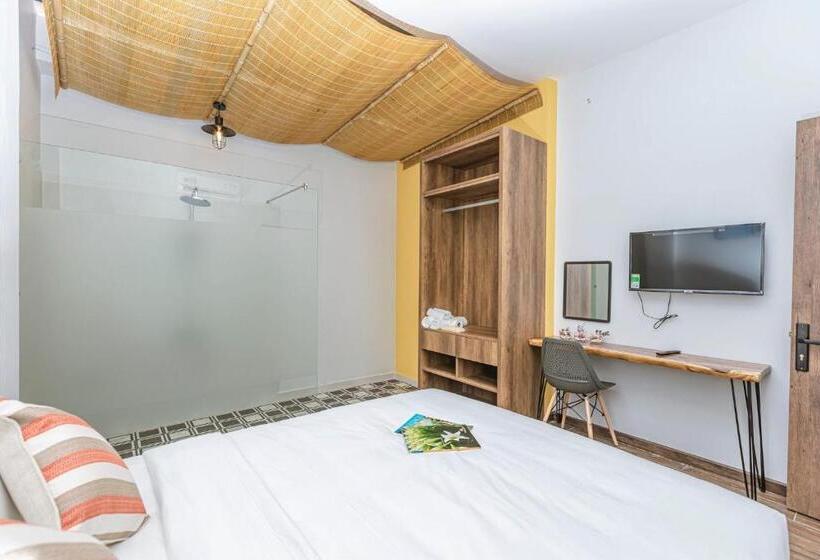 Suite with Terrace, Trần Long Cù Hin