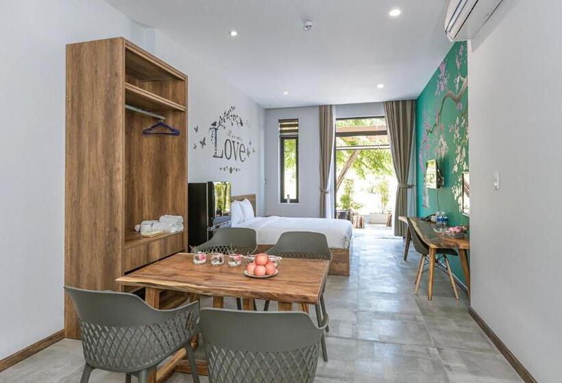 Suite with Terrace, Trần Long Cù Hin