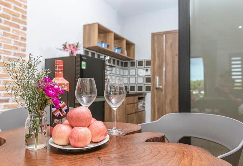 استودیو خانوادگی, Trần Long Cù Hin