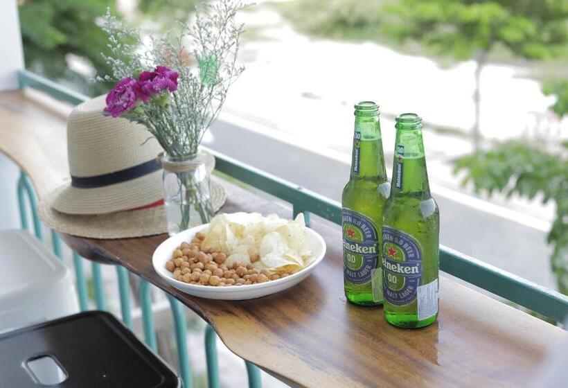 سوییت جونیور با بالکن, Trần Long Cù Hin