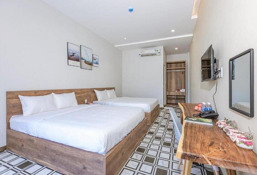 اتاق لوکس, Trần Long Cù Hin