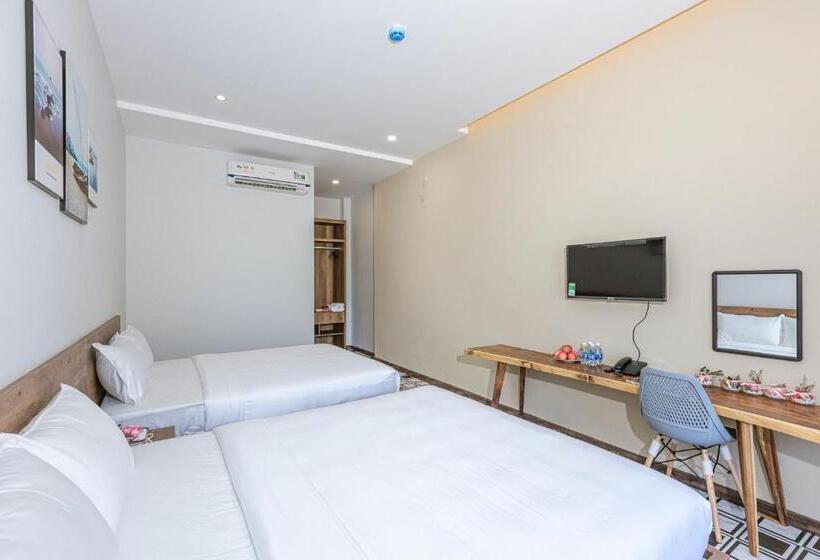 اتاق لوکس, Trần Long Cù Hin