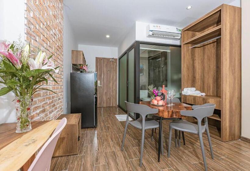 استودیو استاندارد با بالکن, Trần Long Cù Hin