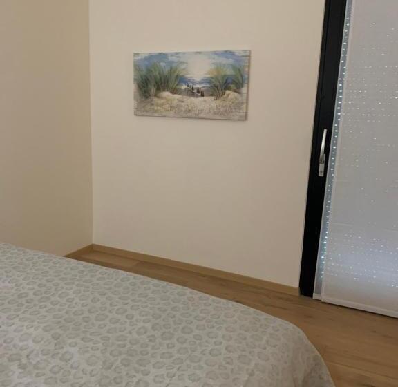 اتاق لوکس, California