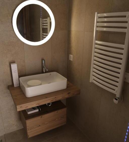 اتاق لوکس, California