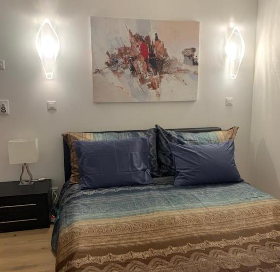 اتاق لوکس, California