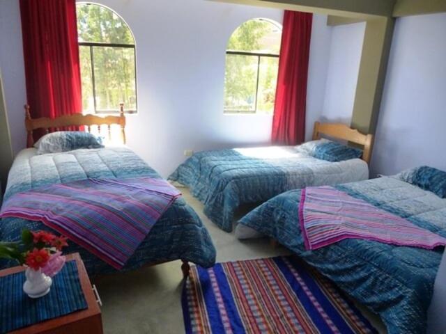اتاق خانوادگی, Humberto Guest House