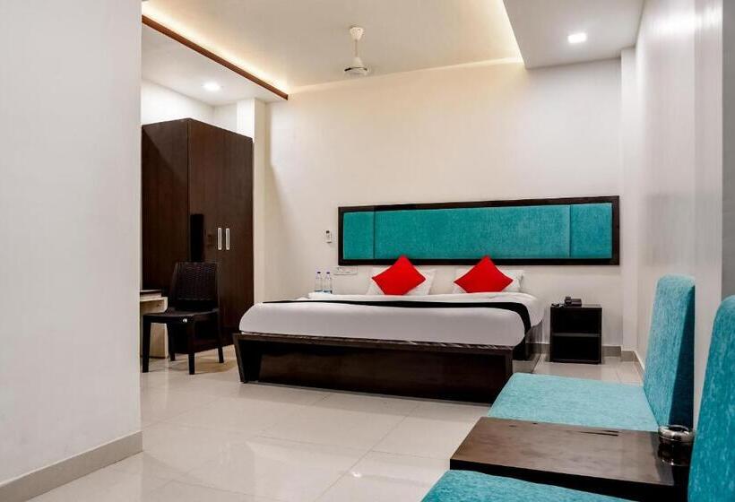 Suite, Capital O Hotel Komal Palace