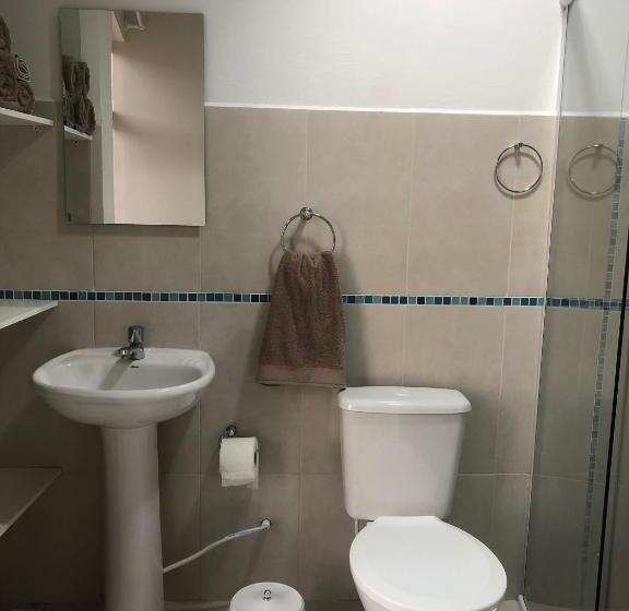 جناح عائلي, Fish Inn