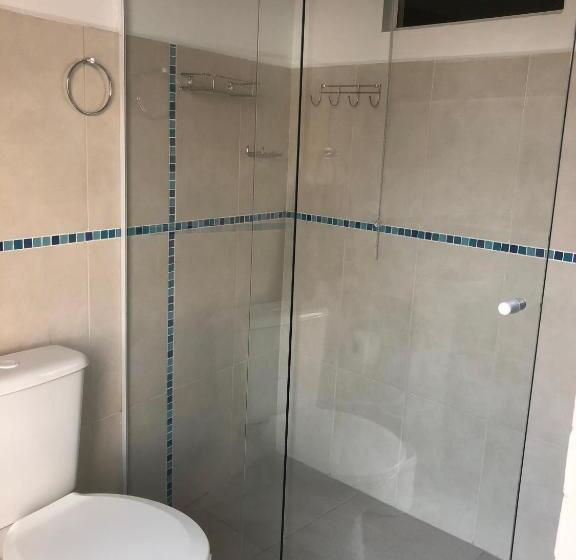 جناح عائلي, Fish Inn